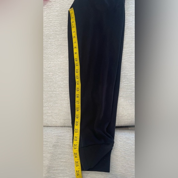 Sage Collective
•Easy Jogger Pants
•Black
•High Waisted
•Great condition! - Picture 4 of 5